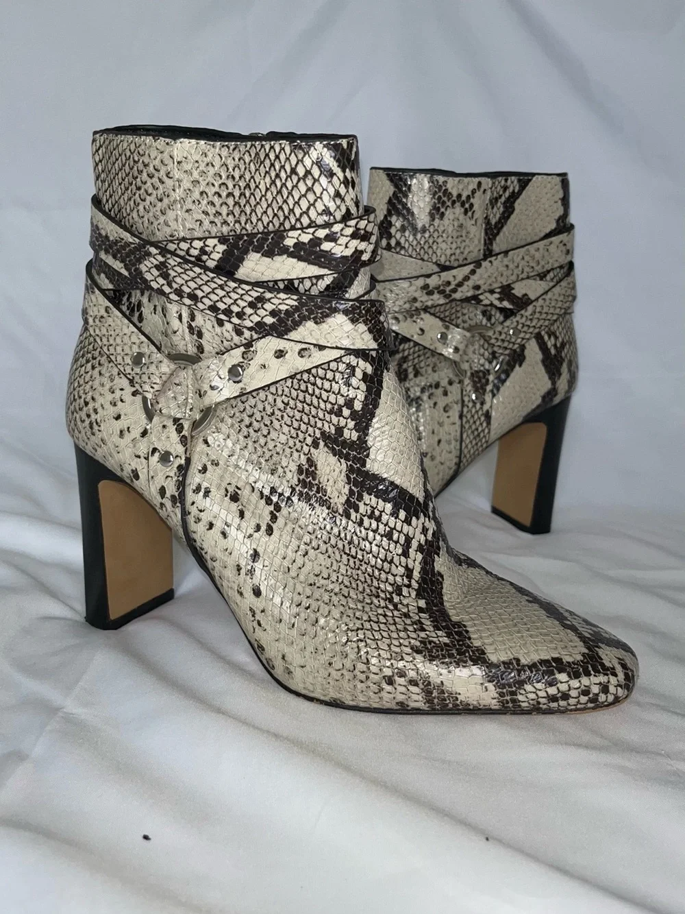 Vince Camuto stylish snake